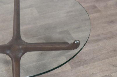 laurel-coffee-table-glass-top-close-up-walnut